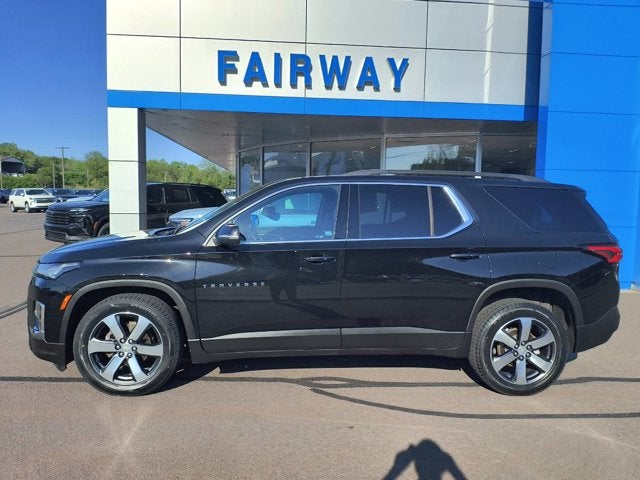 2023 Chevrolet Traverse LT Leather in Mosaic Black Metallic — front three-quarter view